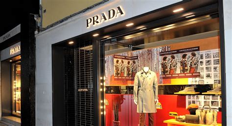 furto prada venezia|Colpo da Prada, giacca da 50mila .